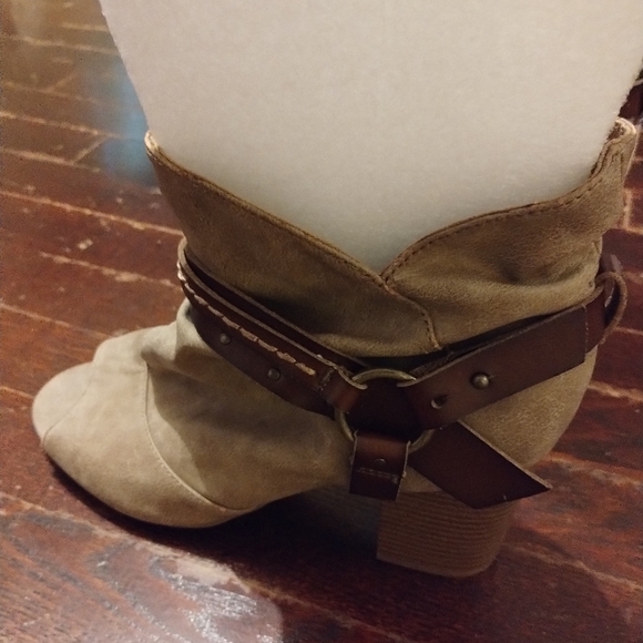SO Ankle Bootie - Picture 4 of 6